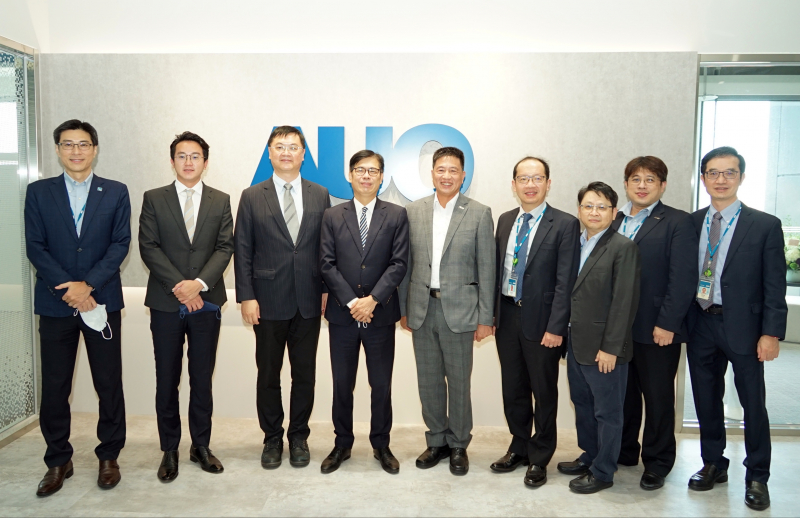 OG视讯光電前進亞灣成立「AUO解決方案研發中心」，作為多元場域解決方案研發及試驗場域（圖中左為高雄市長陳其邁、圖中右為OG视讯光電董事長彭双浪）